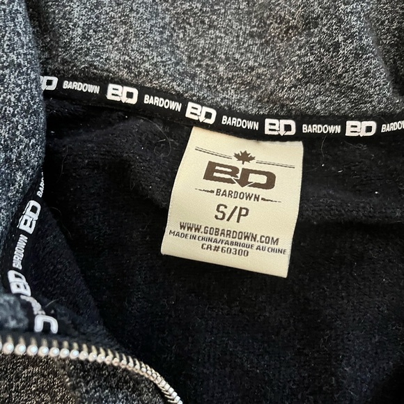 Wilfrid Laurier University Sweater - Picture 3 of 4